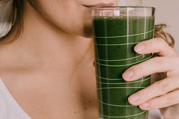 woman-drink-green-juice